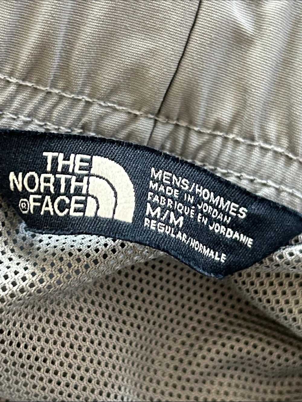 North Face Belted Outdoor Shorts Mesh Liner Sz M w MEASUREMENTS Zip Pocket